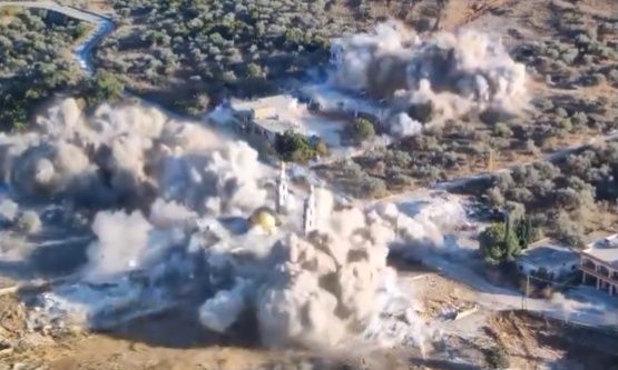 Μέση Ανατολή: Η στιγμή που οι Ισραηλινοί ανατινάζουν τζαμί στον νότιο Λίβανο