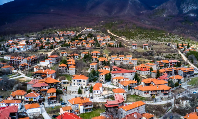 Άγιος Αθανάσιος: Το «πέτρινο χωριό» της Ελλάδας με το μοναδικό φυσικό κάλλος