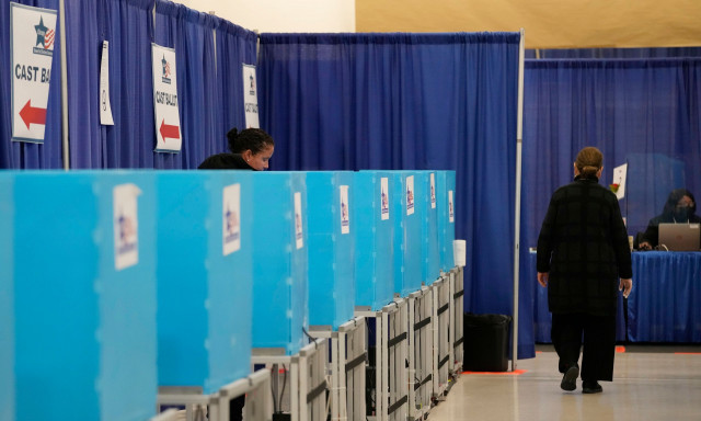 Αμερικανικές εκλογές 2024: Οριακή διαφορά στις επτά κρίσιμες πολιτείες – Πού προηγείται ο Τραμπ