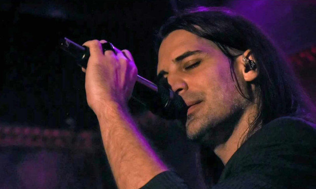 Ξεκινά τις εμφανίσεις του με τους 1550 ο Κωνσταντίνος Παπαδάκης!