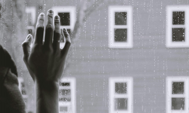 Tα διηγήματα του Newsbomb.gr: «To μαχαίρι έσταζε... μέλι» - Διαβάστε το 1o μέρος «Θολές αναμνήσεις»