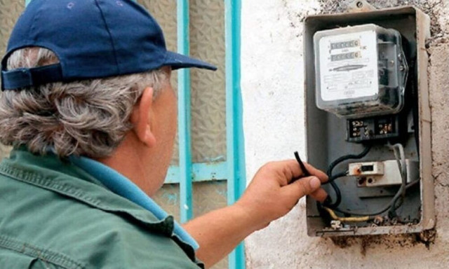 Με SMS και μηνύματα σε εφαρμογές θα προειδοποιούνται οι καταναλωτές για αυξήσεις στο ρεύμα