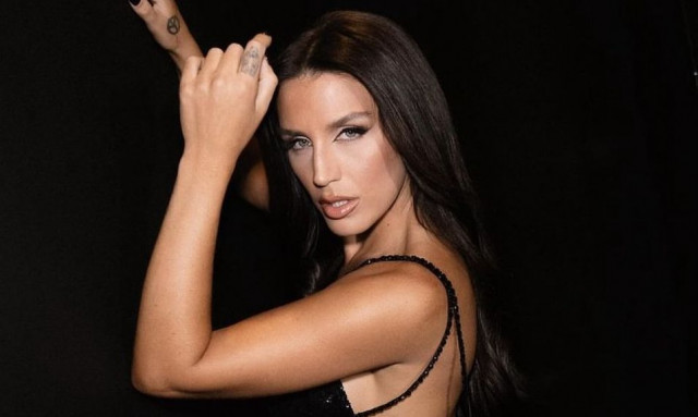 Ιουλία Καλλιμάνη: Τα «γαλλικά» της τραγουδίστριας στην προσβλητική συμπεριφορά θαμώνα