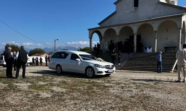 Aγρίνιο: Σπαραγμός στην κηδεία του 20χρονου Άκη