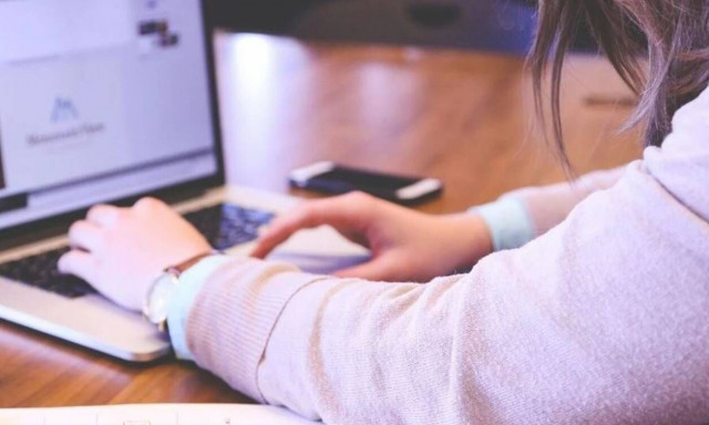 Τα σφάλματα στις δημόσιες συμβάσεις καλά κρατούν σε οργανισμούς της ΕΕ