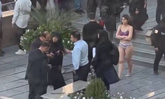 Iράν: Αγωνία για την τύχη της φοιτήτριας με τα εσώρουχα - To καθεστώς φοβάται νέα «επανάσταση»