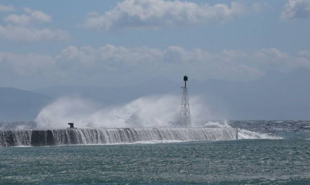 Καιρός: Με θυελλώδεις ανέμους και πτώση της θερμοκρασίας η Δευτέρα – Πού θα σημειωθούν βροχές