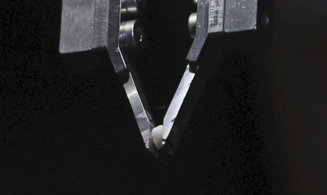 Φουκουσίμα: Ρομπότ ανασύρει το πρώτο λιωμένο καύσιμο από πυρηνικό αντιδραστήρα