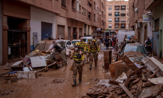 Iσπανία: Απόδοση ευθυνών για τη διαχείριση των φονικών πλημμυρών προανήγγειλε ο Πέδρο Σάντσεθ