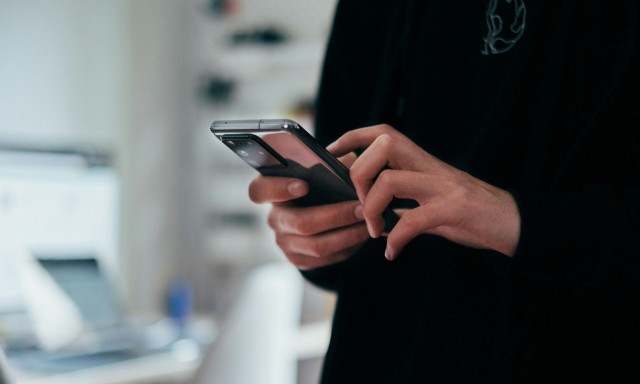 Tο ήξερες ότι μπορείς να χρονοπρογραμματίσεις τα μηνύματα που στέλνεις; Δείτε βίντεο