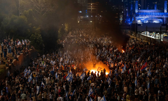 Τελ Αβίβ: Χιλιάδες διαδηλωτές κατά της αποπομπής του υπουργού Άμυνας του Ισραήλ Γκάλαντ