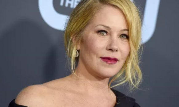 Κριστίνα Άπλγκεϊτ για το πρόβλημα υγείας της: «Ξαπλώνω στο κρεβάτι και ουρλιάζω»