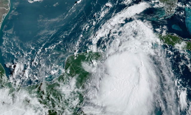 Συναγερμός στην Κούβα: Η τροπική καταιγίδα Ραφαέλ ενισχύθηκε σε κυκλώνα