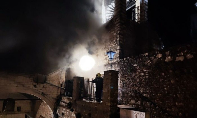 Πυρκαγιά στη Μητρόπολη Ιωαννίνων - Σε εξέλιξη μεγάλη πυροσβεστική επιχείρηση