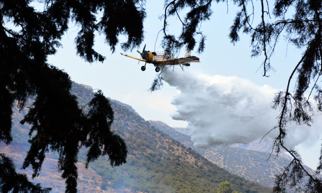 Φωτιά στη Ρούγα Αιτωλοακαρνανίας – Συνδράμουν και εναέρια μέσα