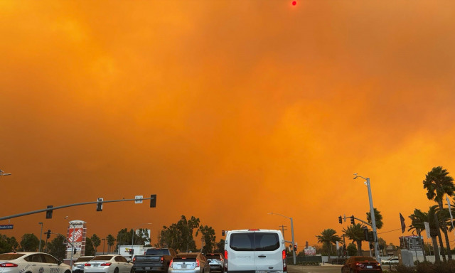 Καλιφόρνια: Τεράστιες καταστροφές από την εφιαλτική φωτιά - Χιλιάδες εγκαταλείπουν την περιοχή