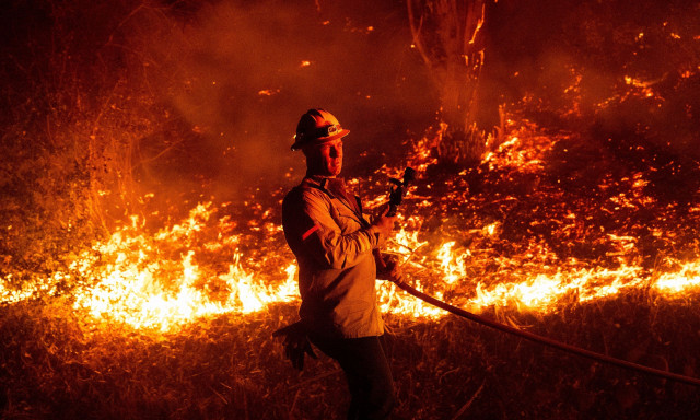 Λος Άντζελες: Κάηκαν 200 σπίτια και απειλούνται πάνω από 3.500