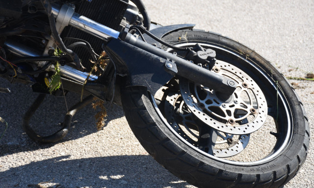 Τροχαίο στο Λιανοκλάδι: Μηχανάκι παρέσυρε πεζή - Δύο τραυματίες