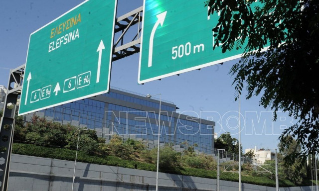 Έπεσαν χώματα στην Αττική Οδό - Καθυστερήσεις στην κυκλοφορία