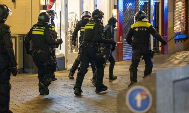 Η αστυνομία του Άμστερνταμ ερευνά τις αναφορές για ισραηλινούς ομήρους μετά τα επεισόδια