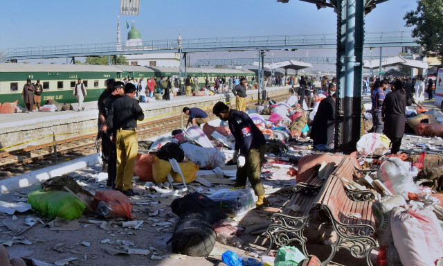 Πακιστάν: Τουλάχιστον 24 νεκροί και 40 τραυματίες από έκρηξη βόμβας σε σιδηροδρομικό σταθμό