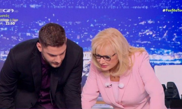 Νικολούλη: Η φωτογραφία που σόκαρε: Ποια είναι αυτή η γυναίκα, την πιάνουν από τον λαιμό;