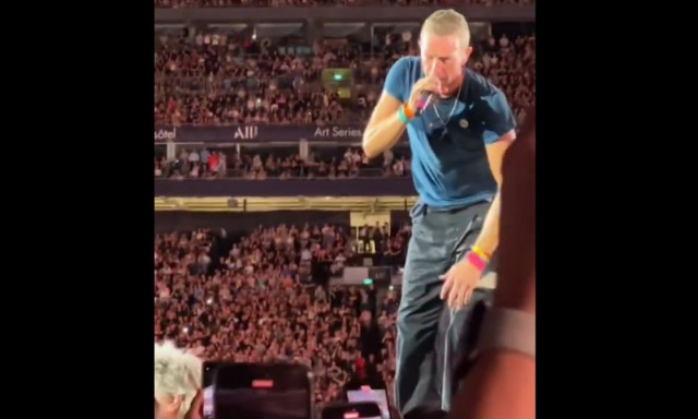 Coldplay: Ο Κρις Μάρτιν «έσωσε» ένα μικρό αγόρι κατά την διάρκεια συναυλίας - Δείτε βίντεο