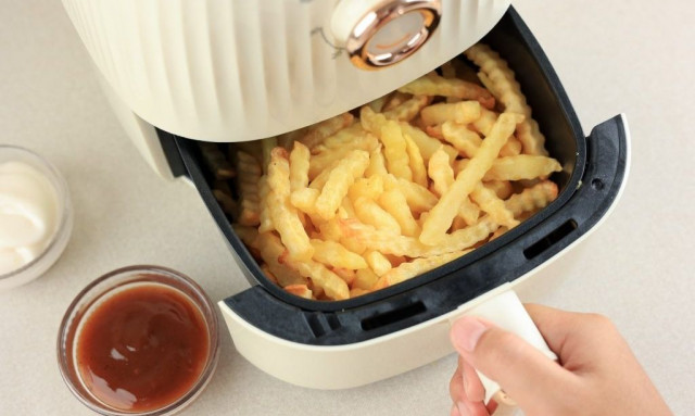 Τρομακτική ανακάλυψη: Τα air fryer μας κατασκοπεύουν και κλέβουν τα προσωπικά μας δεδομένα στην Κίνα