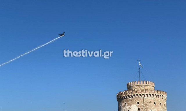 Θεσσαλονίκη: Εικονικές αερομαχίες και επιδείξεις πάνω από τον Θερμαϊκό