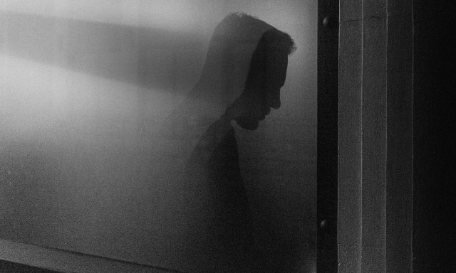 Tα διηγήματα του Newsbomb.gr: «To μαχαίρι έσταζε... μέλι» - Διαβάστε το 2o μέρος «Δεν φταις εσύ»