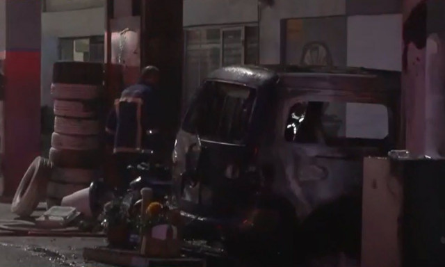 Φωτιά σε κατάστημα ελαστικών στο κέντρο της Αθήνας