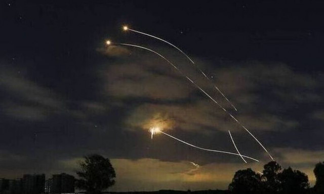 Ισραήλ: Μπαράζ ρουκετών στη Χάϊφα - Η μία εξερράγη σε κατοικημένη περιοχή, 7 τραυματίες