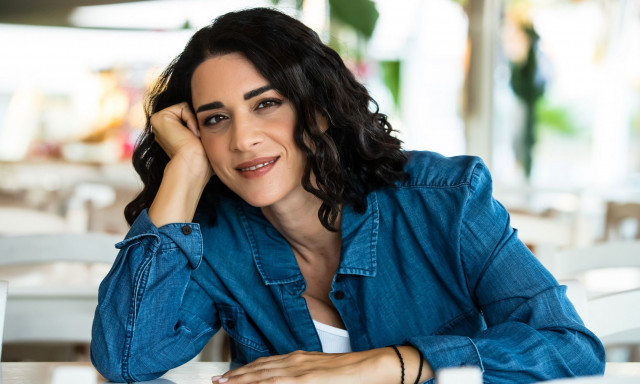 «Δεν υπάρχεις πουθενά»: H Στέφανη Κρασσά επέστρεψε με νέο τραγούδι