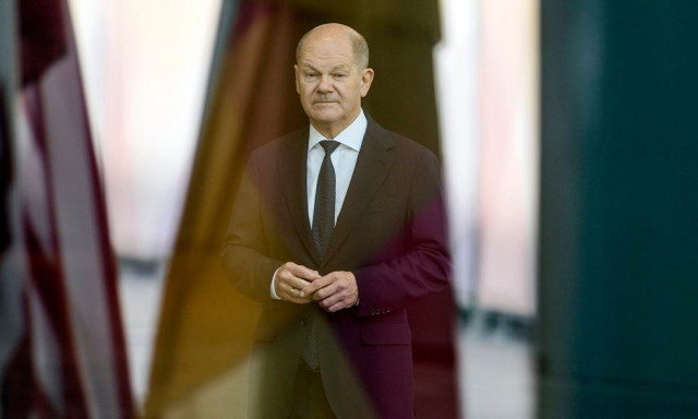 Σάλος στη Γερμανία: Ξέμεινε από χαρτί για να πάει σε εκλογές - «Τρολάρουν» τους γείτονες οι Πολωνοί