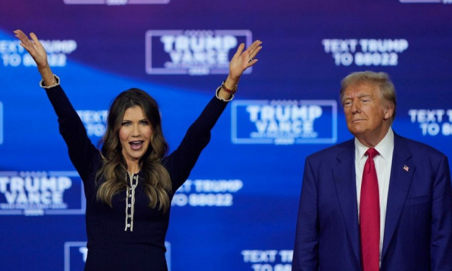 Κρίστι Νόεμ: Ποια είναι η σκληροπυρηνική κυβερνήτης που αναλαμβάνει το υπουργείο Εσωτερικών των ΗΠΑ