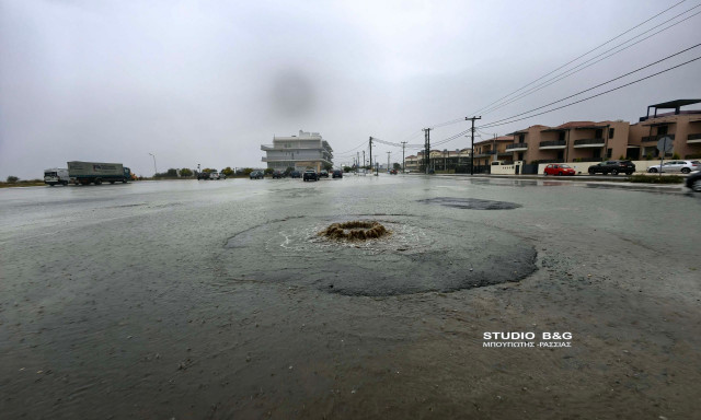 Ναύπλιο: Ισχυρή βροχόπτωση νωρίς το πρωί στο Ναύπλιο - Πλημμύρισαν δρόμοι - (βίντεο)