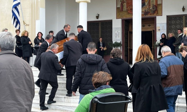 Αγρίνιο: Θρήνος στην κηδεία της δολοφονημένης Δώρας στο Δοκίμι – Μεγάλη οργή για το δράστη