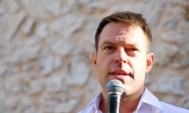 Προβλήματα στα «κασσελακαίικα» του Ταύρου – Χάθηκε η «Αριστερά» από το λεξιλόγιο Κασσελάκη