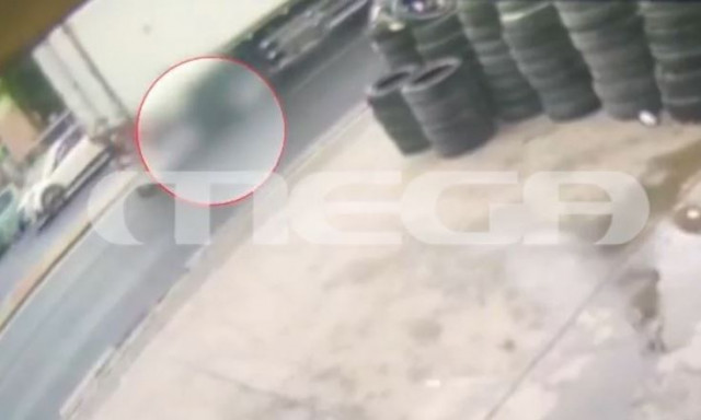 Πειραιώς: Φορτηγό σέρνει για δεκάδες μέτρα ηλικιωμένο – Βίντεο-ντοκουμέντο