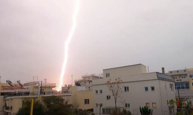 Καιρός: «Έντονα φαινόμενα» στην Αττική τις επόμενες ώρες - Η προειδοποίηση του Σάκη Αρναούτογλου