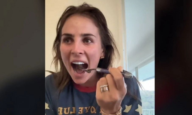 Influencer δοκίμασε ξανά μπριζόλα έπειτα από 12 χρόνια και… άρχισε να κλαίει – Δείτε βίντεο