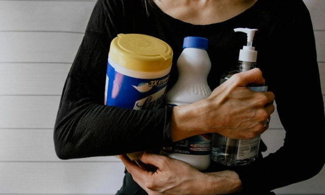 Πήγε την αδελφή του στα δικαστήρια γιατί έμπαινε... περίεργες ώρες να του καθαρίσει το δωμάτιο