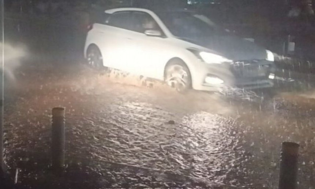 Σοβαρά προβλήματα από την κακοκαιρία στη Λήμνο - Πλημμύρισε το λιμάνι της Μύρινας