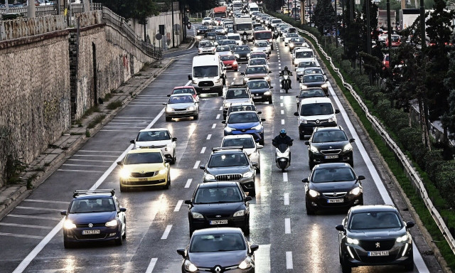 Κίνηση: «Φράκαρε» ο Κηφισός λόγω βροχής - Στο «κόκκινο» Κηφισίας, Μεσογείων και Αττική Οδός