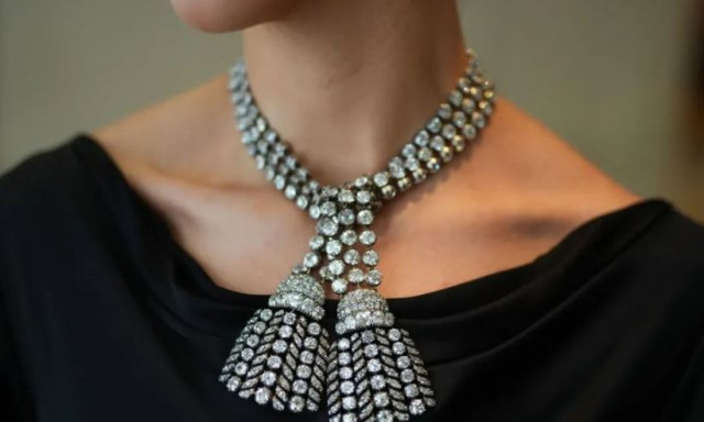 Στο σφυρί το διαμαντένιο κολιέ που «έριξε» τη Μαρία Αντουανέτα: Πουλήθηκε για 4,8 εκατομ. δολάρια