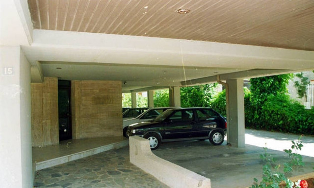 Πιλοτές πολυκατοικιών: Οι αλλαγές που βάζουν τάξη στις θέσεις πάρκινγκ και τα δικαιώματα των ενοίκων