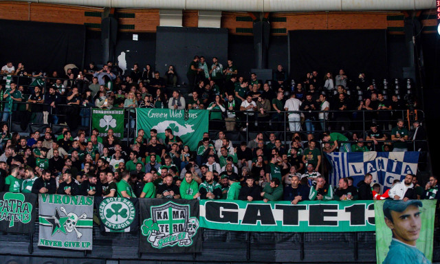 Παναθηναϊκός AKTOR: Εντυπωσιακή «πράσινη» εξέδρα στην Μπολόνια και απρόοπτο με φίλο του Ολυμπιακού