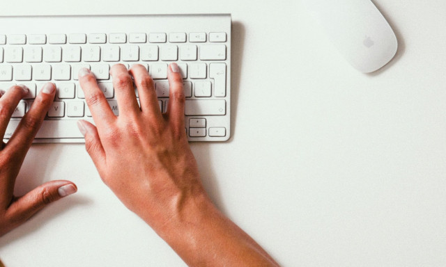 Σε νέο χαμηλό 17 ετών έπεσε η ανεργία τον Φεβρουάριο