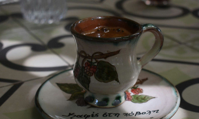 Μέγαρα: Η καφετζού είχε πείσει τον ηλικιωμένο ότι θα τον κάνει… «μάγο»