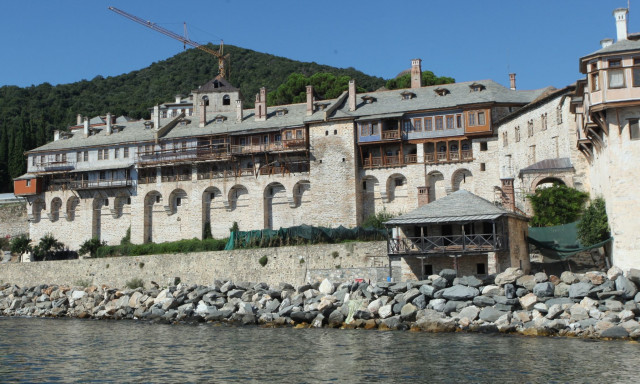 Παρ'ολίγον τραγωδία στο Άγιο Όρος - 68χρονος έπεσε σε δύσβατο μονοπάτι